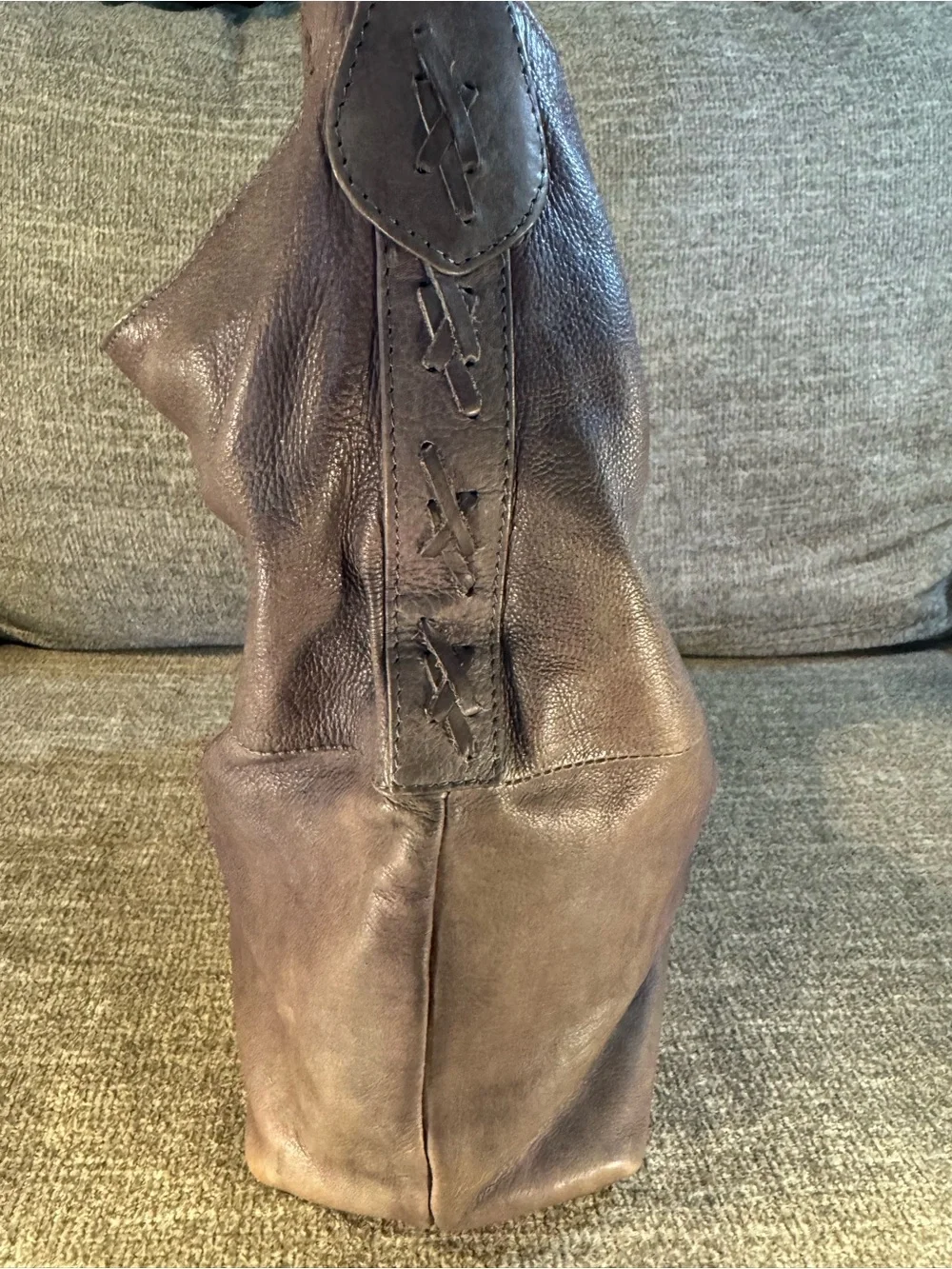 Day & Mood hobo bag crafted washed distressed leather taupe/grey shade - Picture 6 of 15